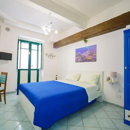 Апартаменты Ti Porto Al Centro Unforgettable Moments Салерно Экстерьер фото